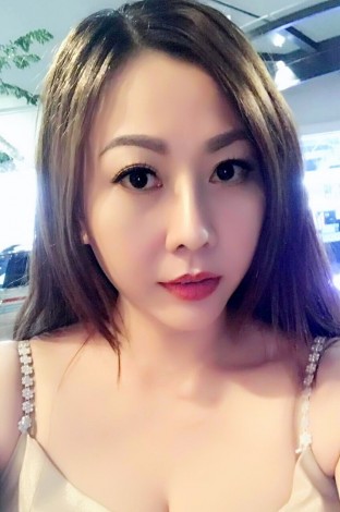 Hana Vietnamese Escort Face Sitting Foot fetish Massage Abu Dhabi